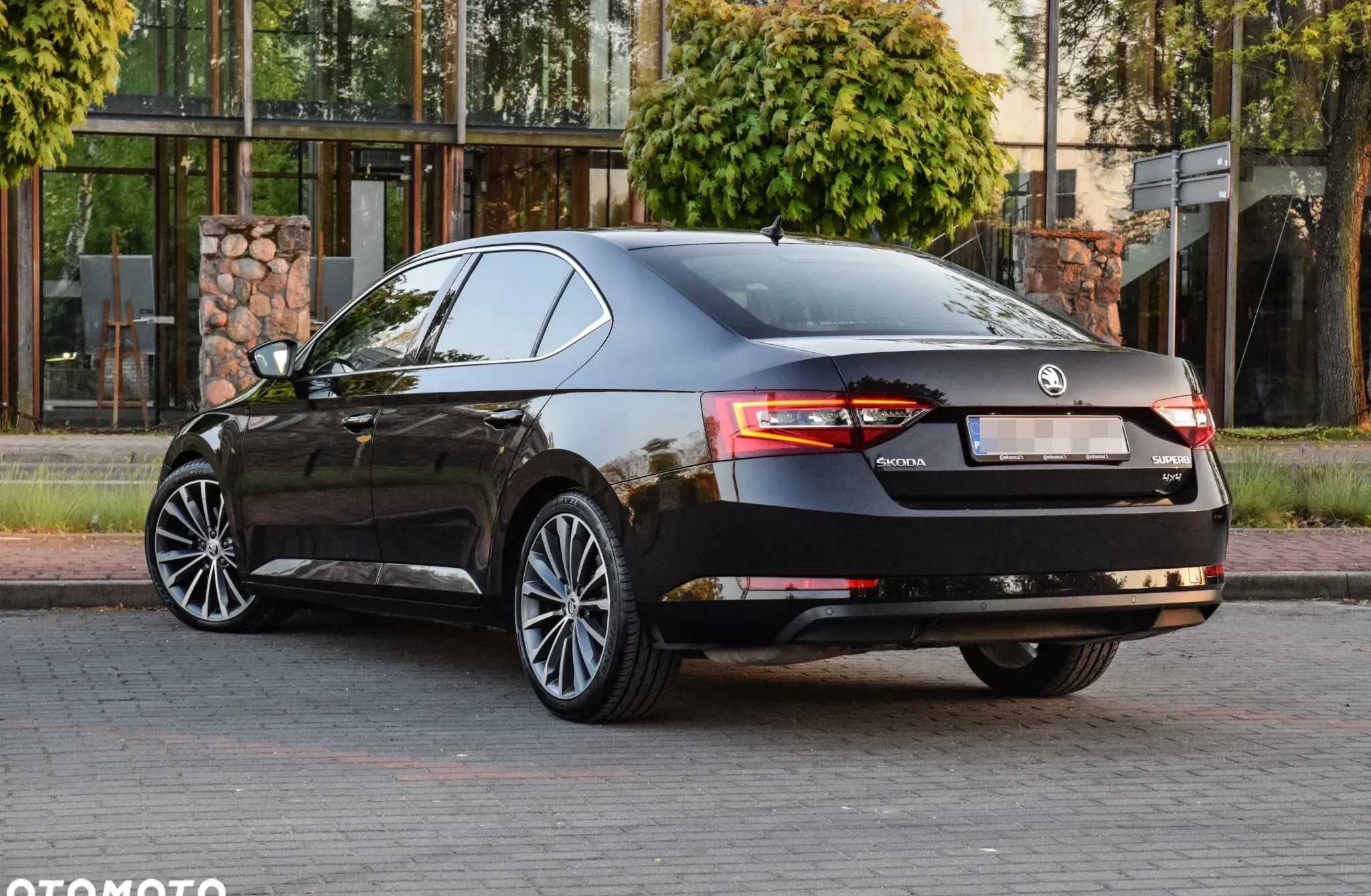 Skoda Superb cena 84900 przebieg: 200000, rok produkcji 2018 z Sochaczew małe 742
